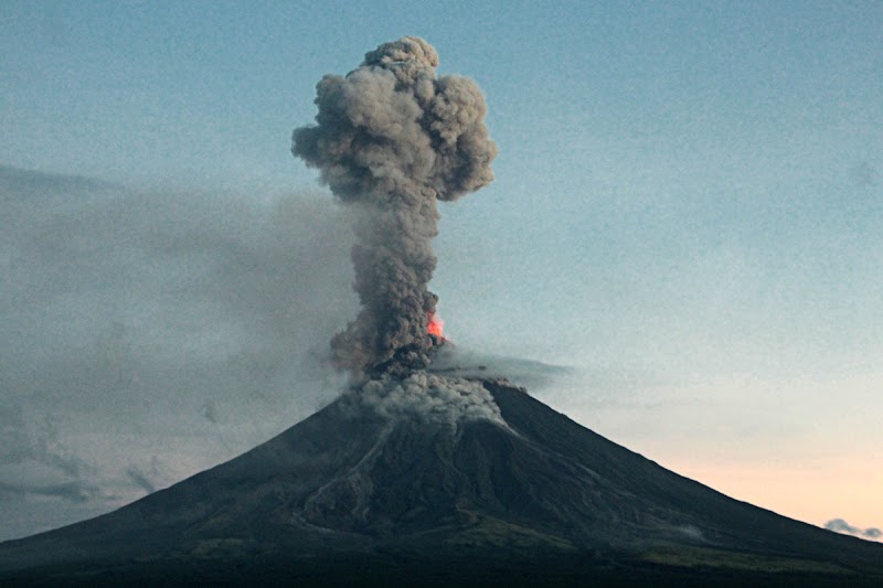 Majestic Volcano Mountain: A Yukon Marvel - Volcano Mountain