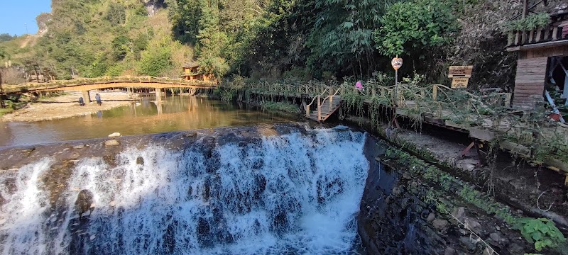 A Gateway to the Majestic Sa Pa Highlands - Sa Pa