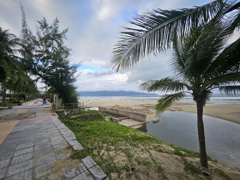 Relaxation at My Khe Beach, Da Nang - My Khe Beach