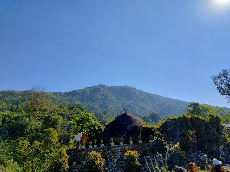 Discover the Thrill of Kyaik Htee Yoe Waterfall - photo 2