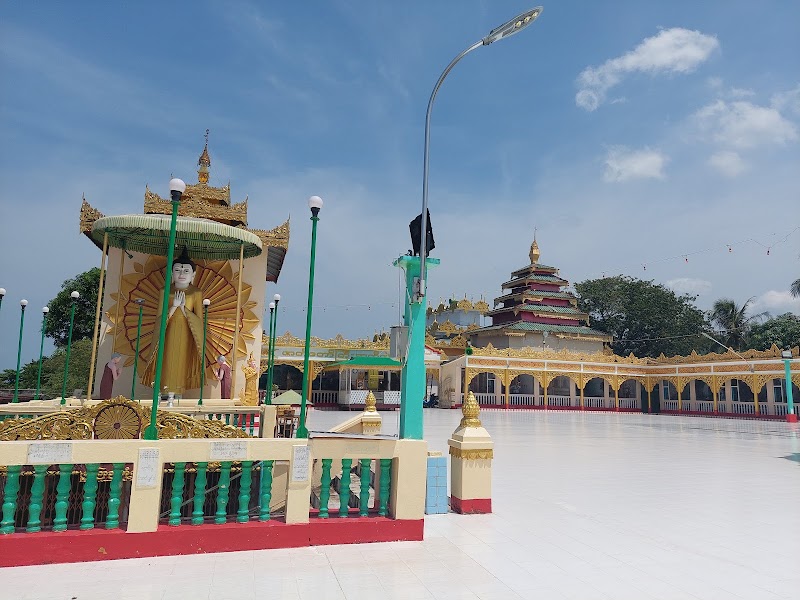 Golden Majesty: Pyi Daw Aye Pagoda - Pyi Daw Aye Pagoda
