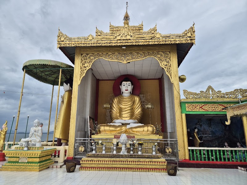 Golden Majesty: Pyi Daw Aye Pagoda - Pyi Daw Aye Pagoda