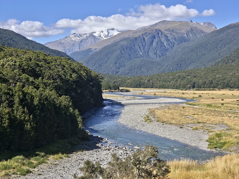 Majestic Peaks and Pristine Wilderness: Mount Aspiring National Park - Mount Aspiring National Park