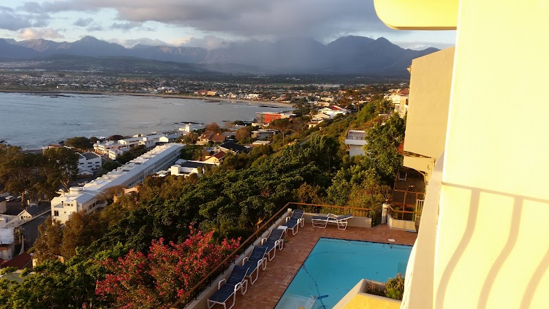Sunny Escapes at Gordon's Bay Main Beach - Gordon's Bay Main Beach