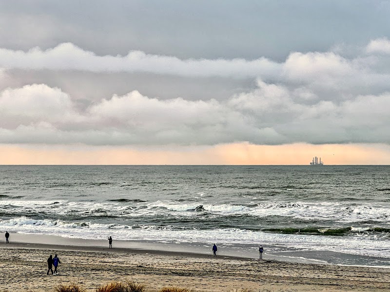 Seaside Escape: Strand Kijkduin surrounding landscape