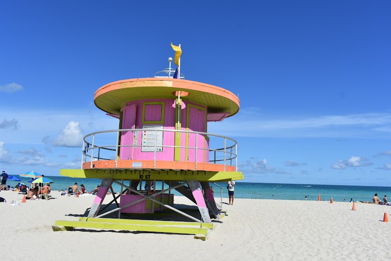 Sun-Kissed Serenity: Lummus Park, Miami Beach - Lummus Park
