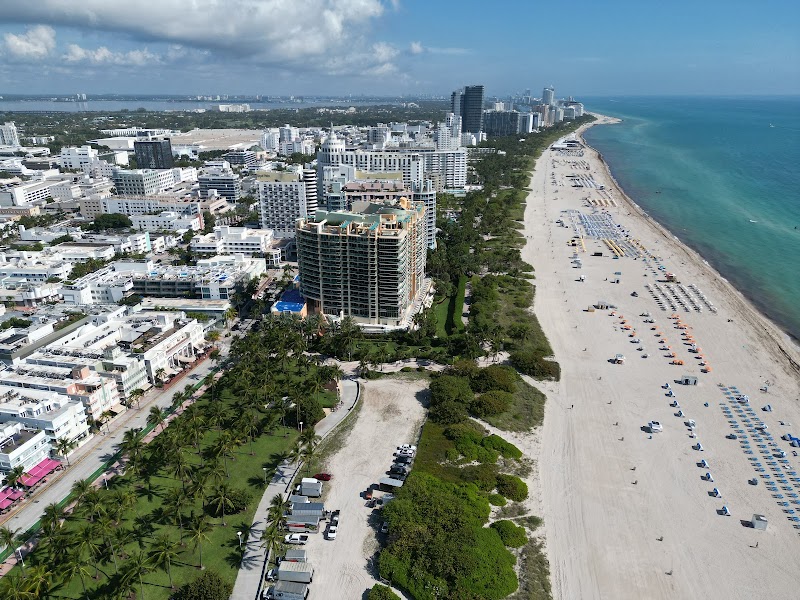 Sun-Kissed Serenity: Lummus Park, Miami Beach surrounding landscape
