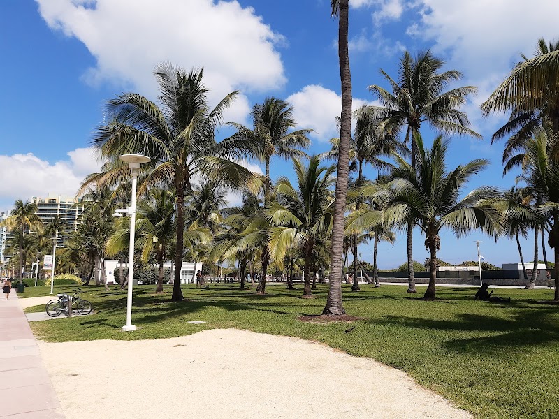 Sun-Kissed Serenity: Lummus Park, Miami Beach - Lummus Park