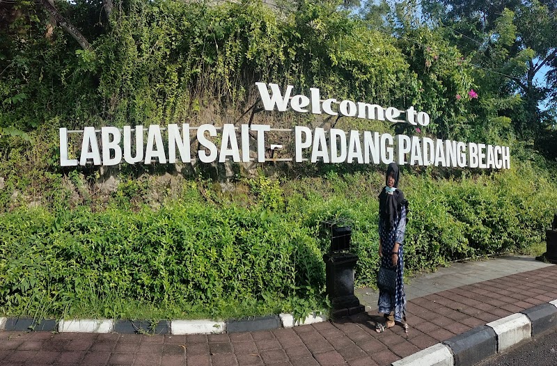 Seaside Splendor at Padang Padang Beach - Padang Padang Beach