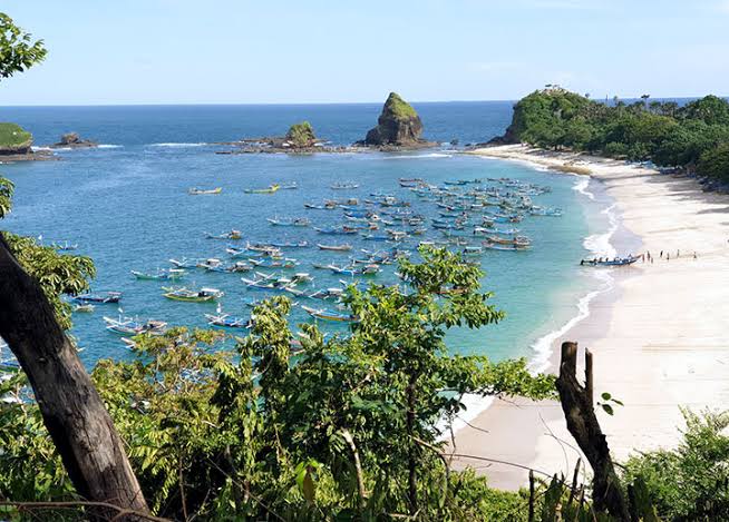 Discover the Wonders of Papuma Beach - Papuma Beach