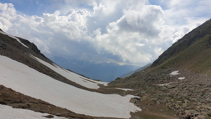 Exploring the Beauty of Estany de Coma d'Or - Estany de Coma d'Or