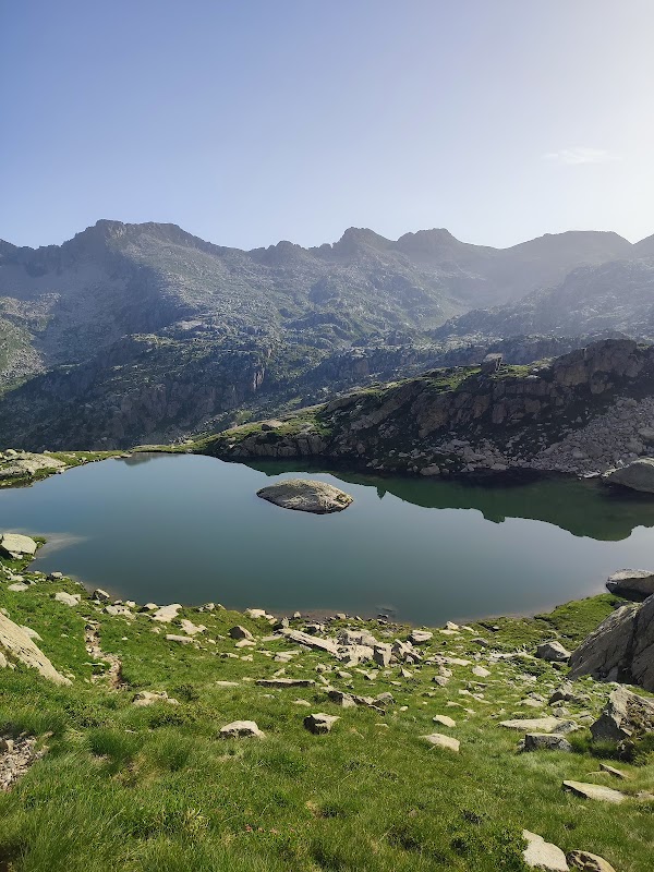 Mountain Serenity: Estany de la Roca - estany de la Roca