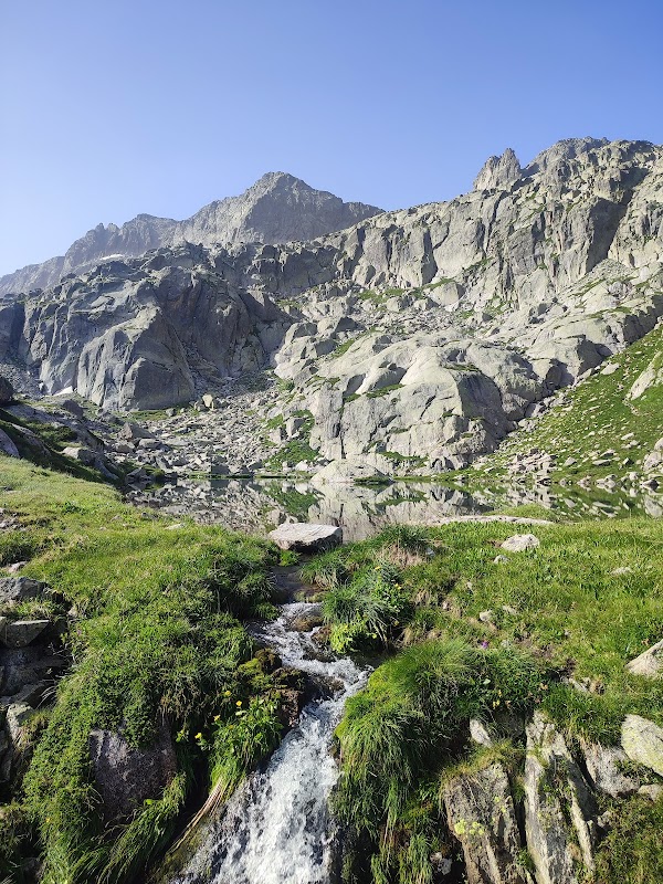 Mountain Serenity: Estany de la Roca - estany de la Roca