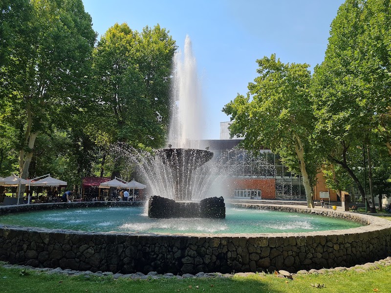 Fountain Escape: English Park, Yerevan - English Park