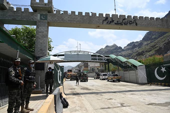 Gateway to Cultures: The Torkham Border - آمریت پاسپورت بندر تورخم