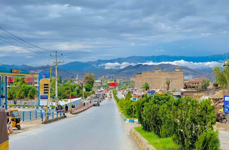Exploring د انګورباغ څلورلاری in Jalalabad - د انګورباغ څلورلاری