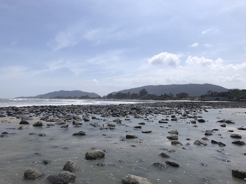 Pantai Batu Hitam: The Black Stone Beach of Kuantan - Pantai Batu Hitam