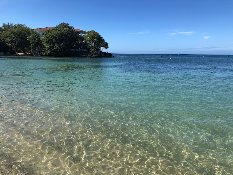 Paradise Found: Half Moon Bay, Bay Islands - Half Moon Bay