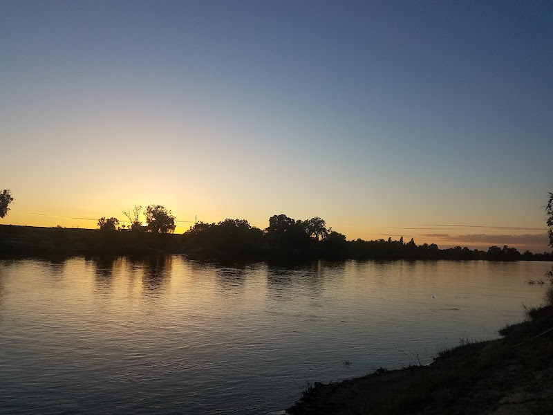 Riverside Retreat: Feather River, California - Feather River