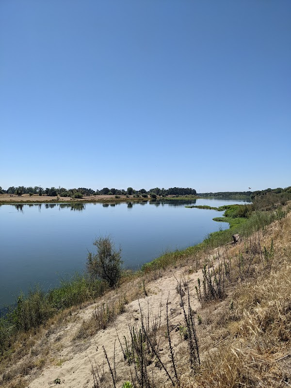 Riverside Retreat: Feather River, California - Feather River