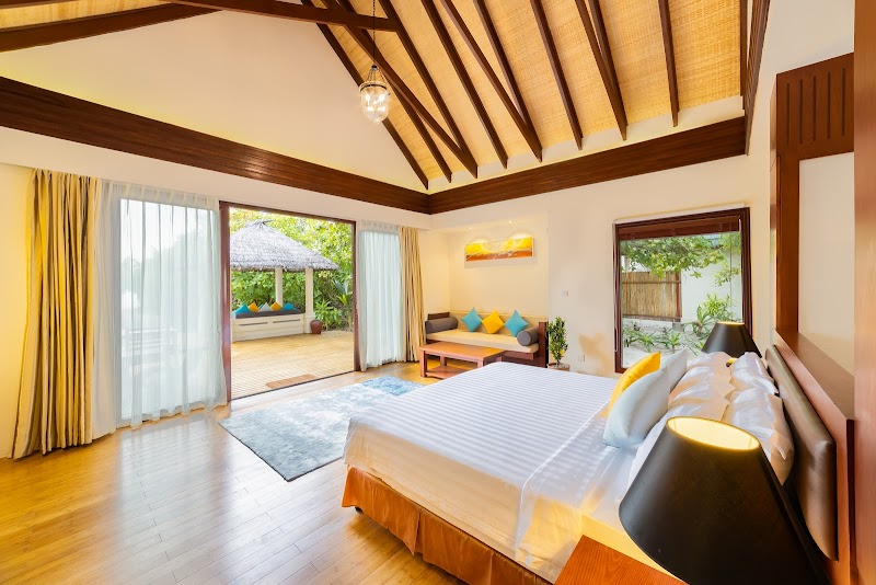 Tropical Paradise: Furaveri Maldives - Furaveri Maldives