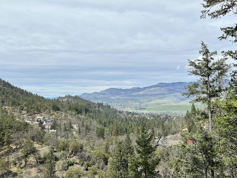 Nature's Escape at Bandersnatch Trailhead - Bandersnatch Trailhead