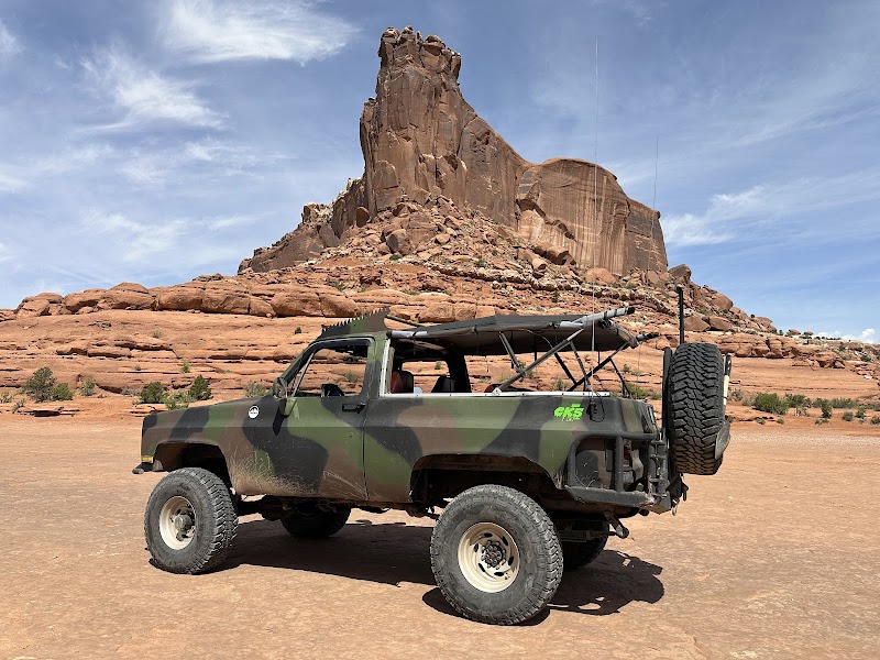 Natural Wonders of Seven Mile Rim Trail surrounding landscape