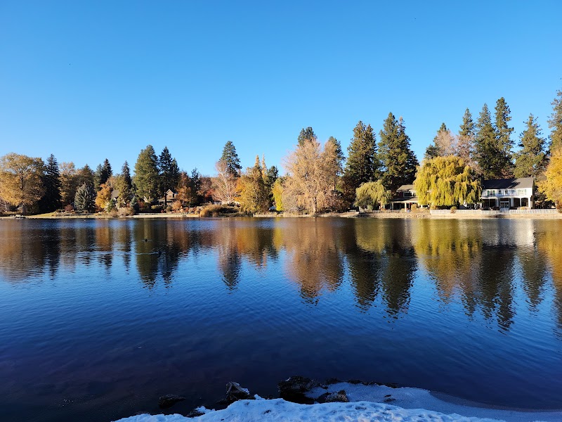 Serenity by the River: Drake Park - Drake Park