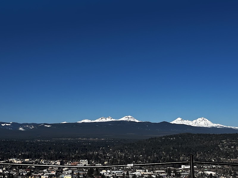 Scenic Heights at Pilot Butte State Park outdoor detail