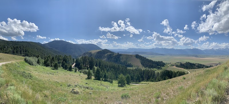 Discovering the Beauty of Goodwin Lake Trailhead surrounding landscape