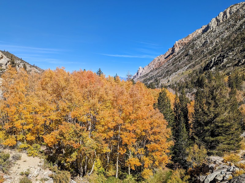 Discover the Serenity of Sabrina Lake Trailhead outdoor detail