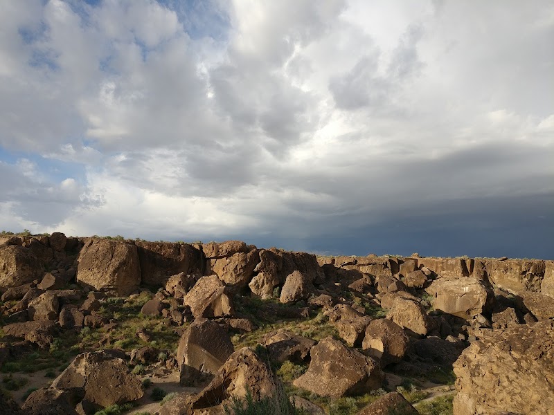 Climbing at Serengeti Boulder - Serengeti Boulder