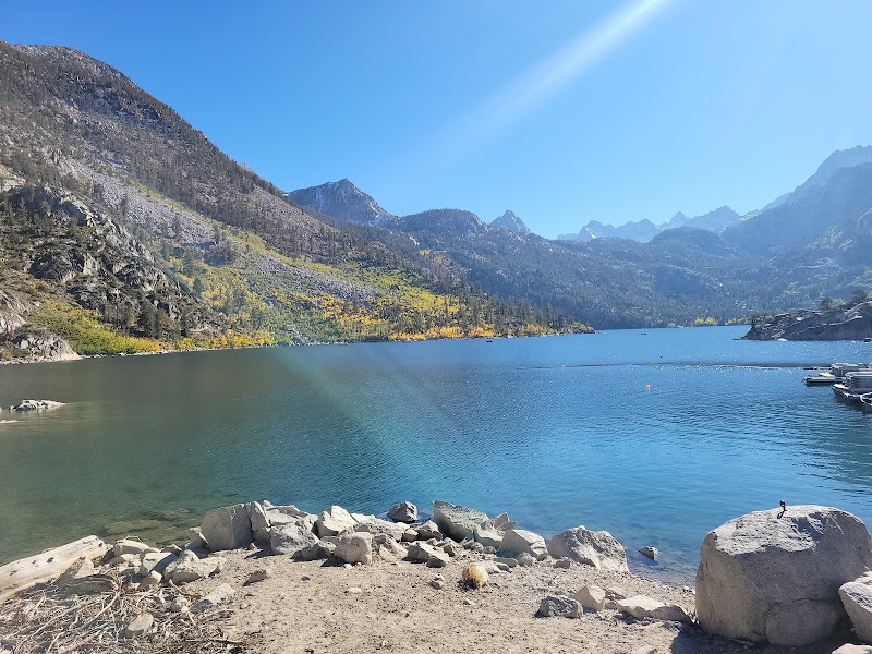 Discover the Serenity of Lake Sabrina surrounding landscape