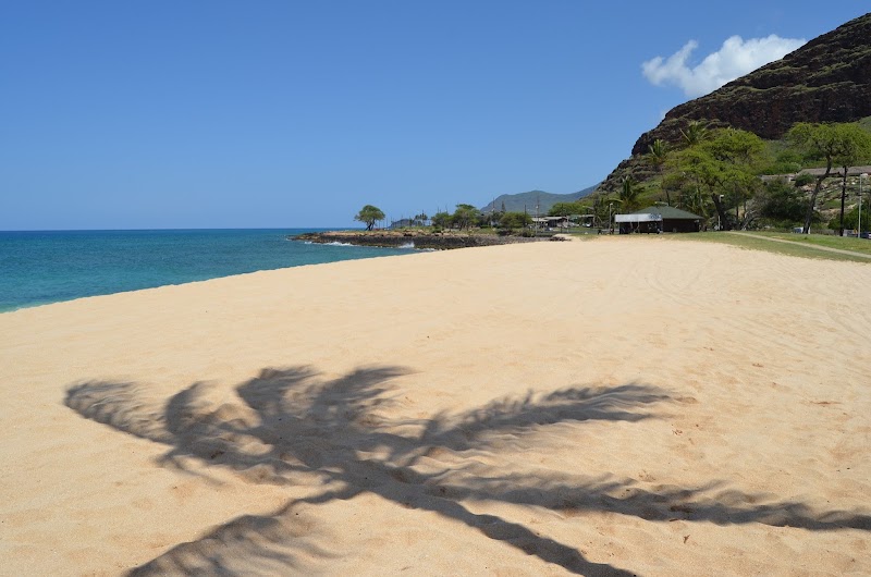 Relaxation and Waves at Māʻili Beach Park - Māʻili Beach Park