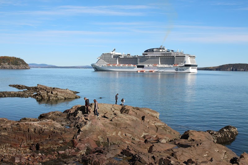 Coastal Wonders of the Bar Harbor Shore Path surrounding landscape