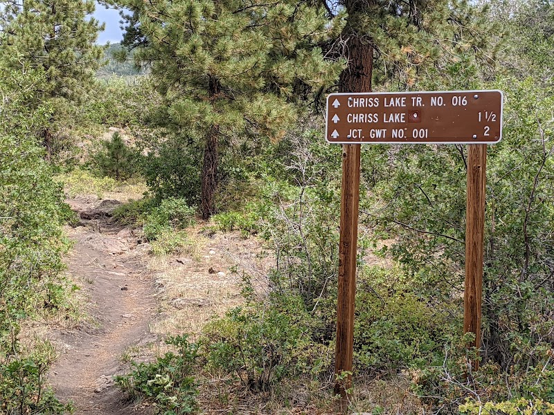 Scenic Wonders of Chriss Lake Trailhead surrounding landscape
