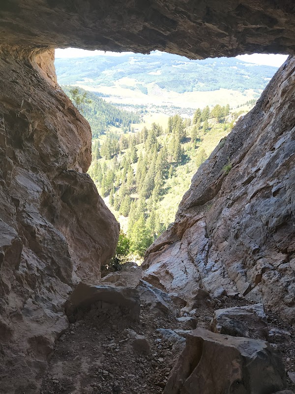 Hiking Adventures at Caves Trail near Crested Butte surrounding landscape