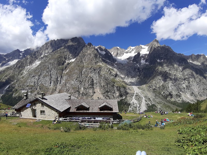 Mountain Retreat: Rifugio Walter Bonatti - Rifugio Walter Bonatti