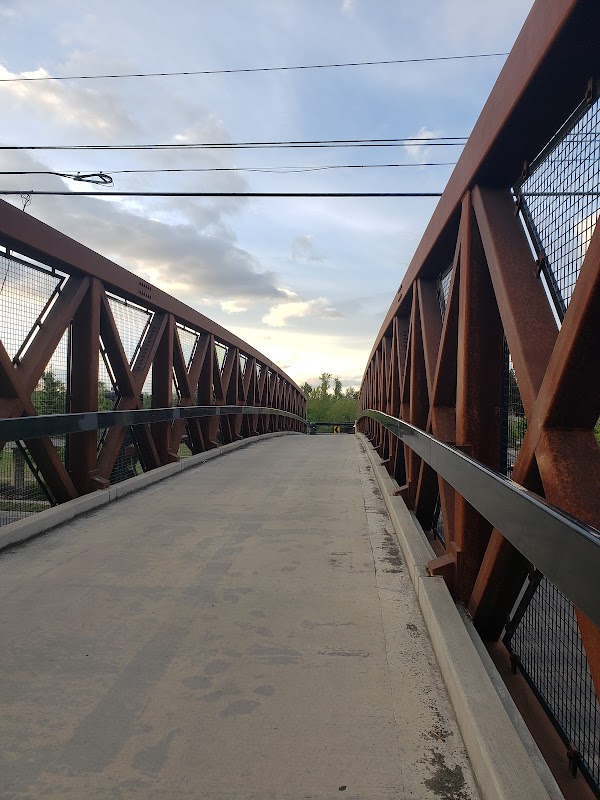 Discover Bear Creek Greenway: Nature's Pathway in Ashland surrounding landscape