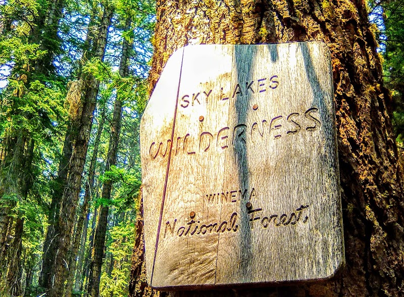 Majestic Mountain Peaks: Mount McLoughlin outdoor detail