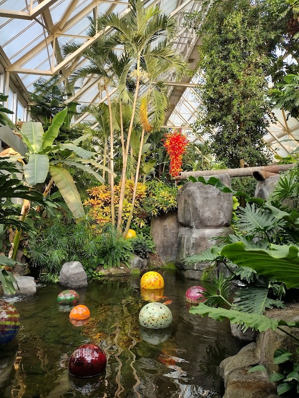 Botanical Beauty: Franklin Park Conservatory and Botanical Gardens surrounding landscape