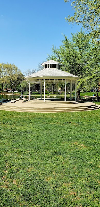 Fountain Serenity in the Heart of Columbus surrounding landscape