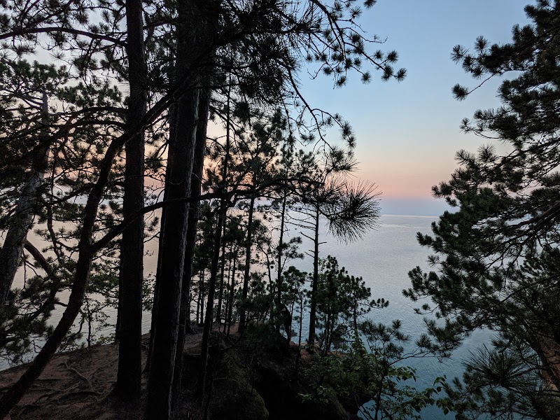 Scenic Wonders of Lakeshore Trailhead surrounding landscape
