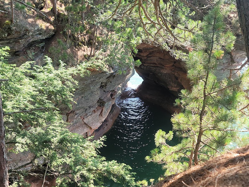 Majestic Cliffs: Apostle Islands Maritime outdoor detail
