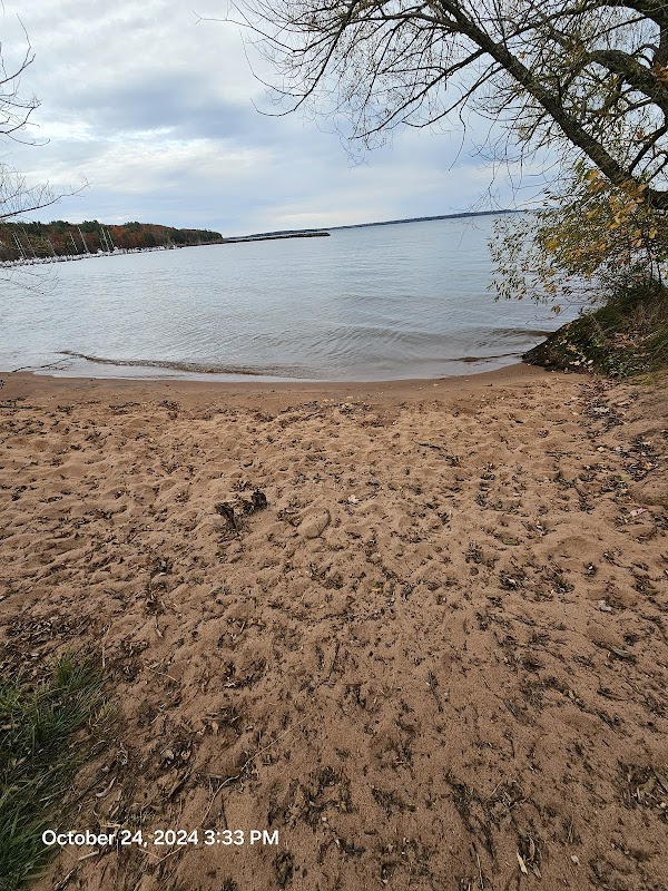 Nature's Tranquil Retreat: Salmo Lake Walk Trail outdoor detail
