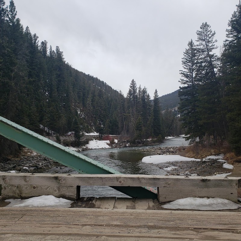 Serenity by the Stream: Deer Creek Trailhead surrounding landscape