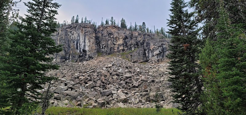 Lower Lady of the Lake: A Tranquil Retreat - Lower Lady of the Lake Trailhead