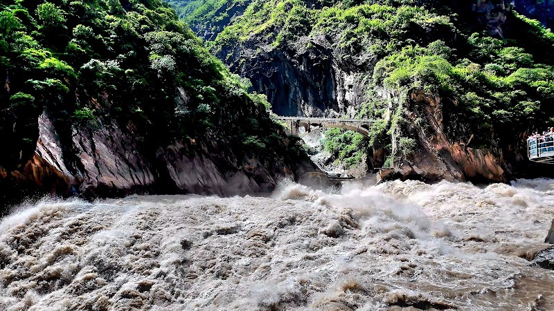 A Journey Through Tiger Leaping Gorge - Tiger Leaping Gorge
