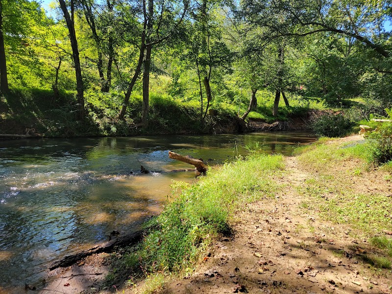 Yahoola Creek Park: A Natural Oasis in Dahlonega surrounding landscape