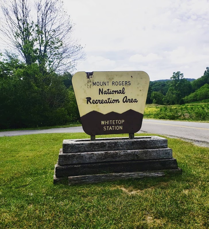 Biking Through Nature: Taylors Valley Trailhead surrounding landscape